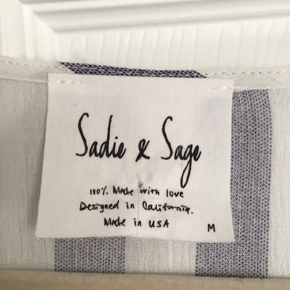 Sadie & Sage Bell Sleeve Blouse - Picture 4 of 9